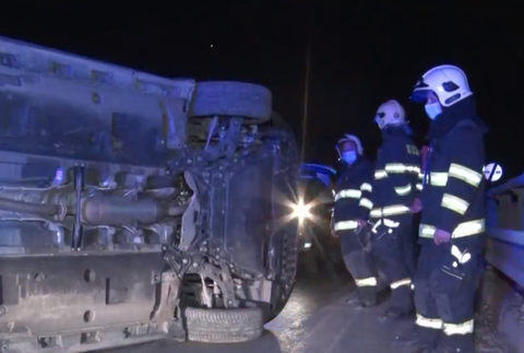 "Trochu" si vypil a skončil s autom na boku 