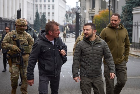 Penn dal Zelenskému Oscara