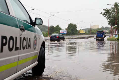 Bratislava: voda zaplavila ulice