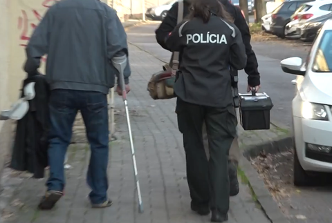 Mŕtva žena vedľa bytovky 2