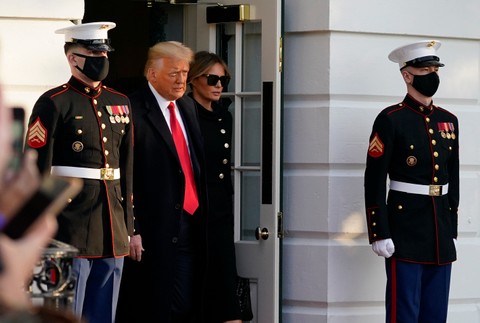 Donald Trump opúšťa biely dom