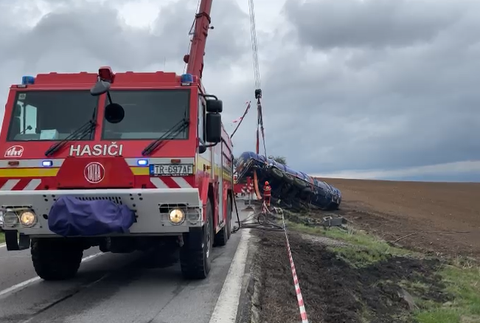 Prevrátený kamión