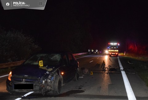 Váža nehoda auta a motorky v Prešove (1)