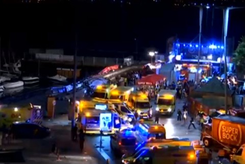 Zrútený most na festivale 