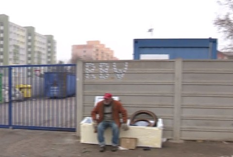 Bezdomovkyňa našla vo vrecku 2500 eur.