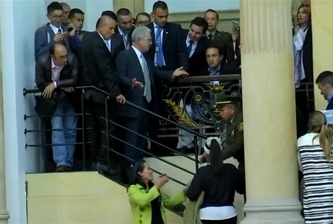 Symbol korupcie a podvodov. Potkany vystrašili zákonodarcov v senáte