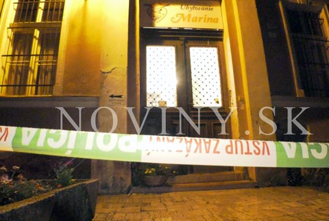 Dráma v Banskej Štiavnici: Muž mal manželku poliať kyselinou, postreliť mal aj syna