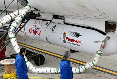 NASA družica teleskop NuSTAR lietadlo L-1011 Orbital vesmír raketa