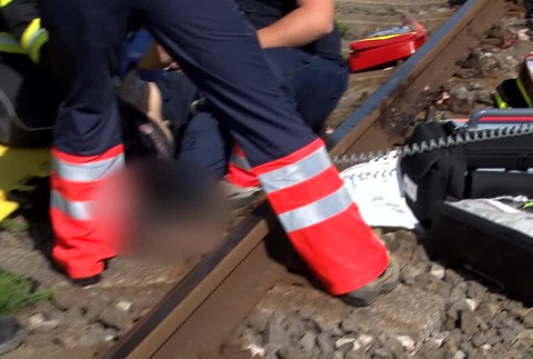 Druhýkrát sa narodila, 25-ročná žena prežila zrážku s vlakom11149