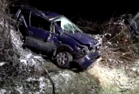 Po vážnej nehode ostal vodič zakliesnený v aute