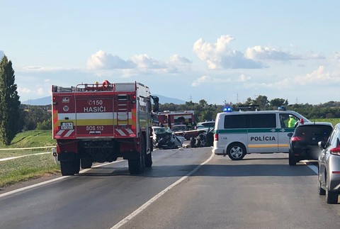 Tragická dopravná nehoda medzi Šoporňou a Šintavou 