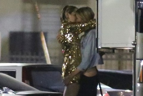 Miley Cyrus a  Stella Maxwell