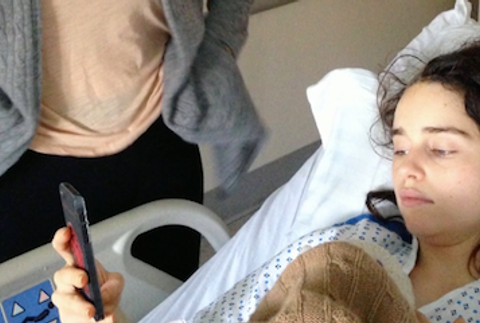 Emilia Clarke - operácia mozgu 3