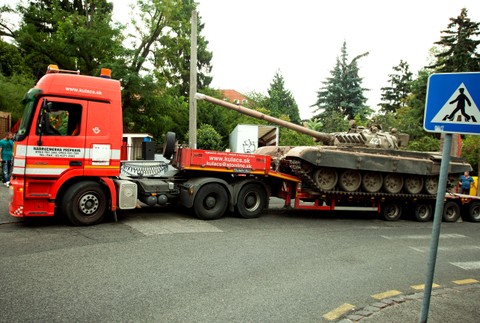 Hlina tank na nákladiaku