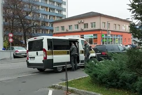 [multi] Bašternák vchádza na súd 286