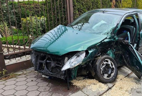 Zrážka osobného auta s policajtmi (2)