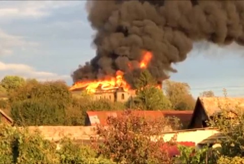 [multi] Požiar kaštiel 3796