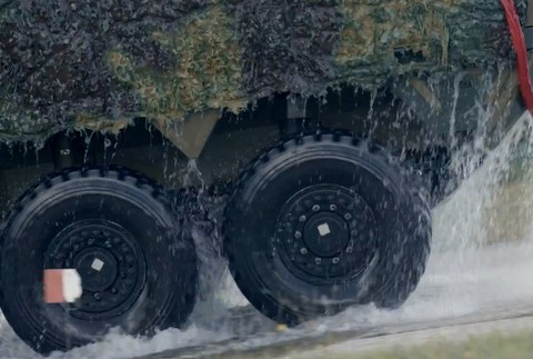  Na pláne je plávajúce vozidlo Vydra 8x8 