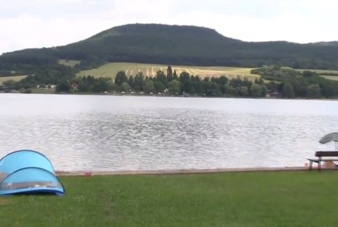 Najteplejšia vodná nádrž láka mnohých rekreantov. Obľúbil si ju aj bulharský cár