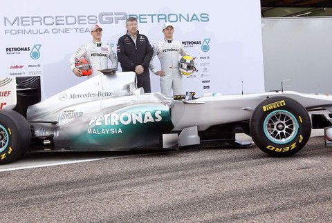 Mercedes predstavil nový monopost