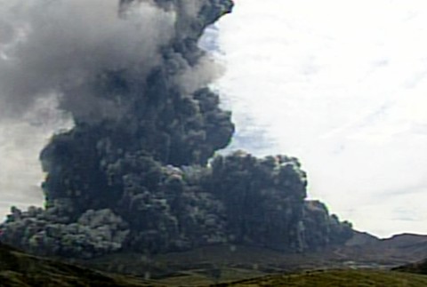 Japonsko, výbuch sopky Aso