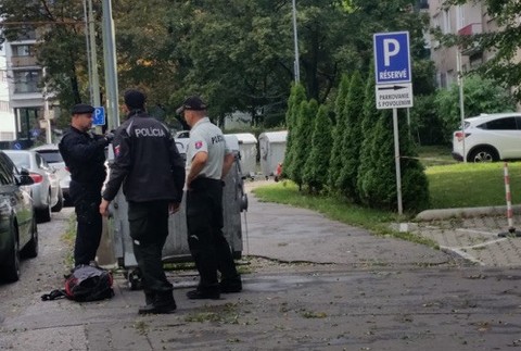 Ruksak pri nákupnom centre 