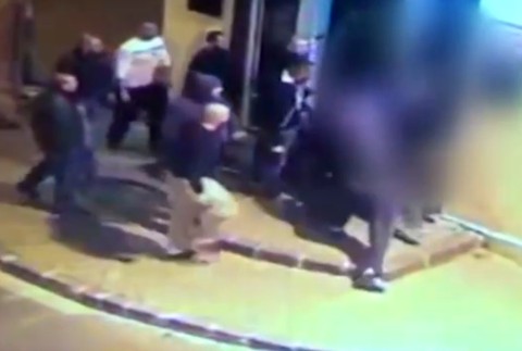 Kauza brutálnej bitky pred barom Mariatchi. Súd začal po 5 rokoch pojednávať