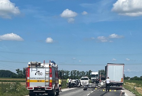 Nehoda auta s kamiónom