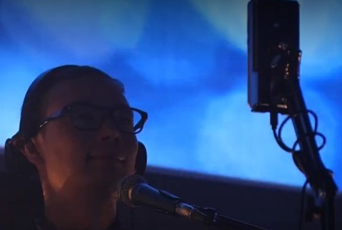 Neovláda ruky ani nohy, napriek tomu zabáva ľudí. Výnimočný DJ mieri až na olympiádu