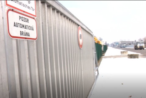 NAKA vypátrala luxusné autá za tisíce eur. Medzi obvinenými z krádeže je podľa TV JOJ aj bývalý šofér Aleny Zs.