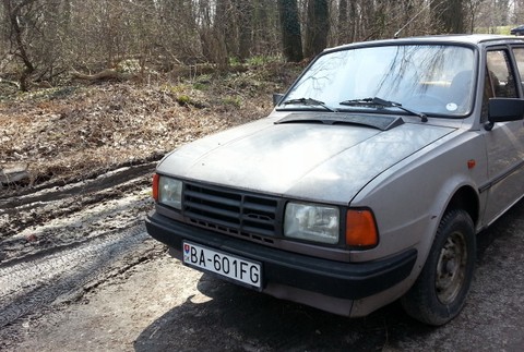 Osobné motorové vozidlo automobil Škoda 120 sivá