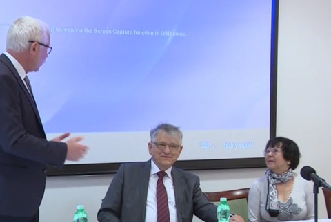 Slovensko sa dočkalo Nobelovej ceny. Priniesol ju fyzik, ktorý mení pohľad na základné fyzikálne jednotky