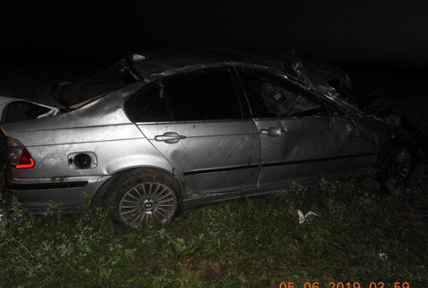 Tragická nehoda pri Trnave: Mladý vodič sa s autom viackrát prevrátil 