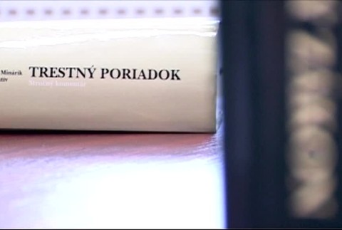 Prvé zasadnutie vlády začalo v akademickom duchu. Hlavnou témou je odoberanie titulov