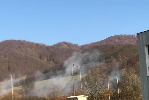 Požiar auta na R1 pri Žarnovici 