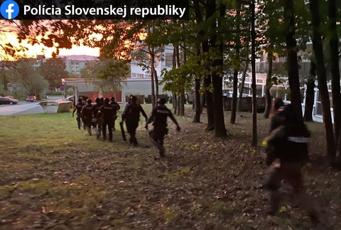 Akcia Firma: NAKA zasahuje na východe Slovenska, zadržali niekoľko osôb