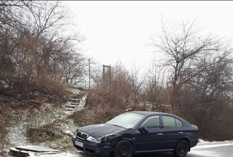 Bratislavu paralyzovali desiatky nehôd, všade je poľadovica