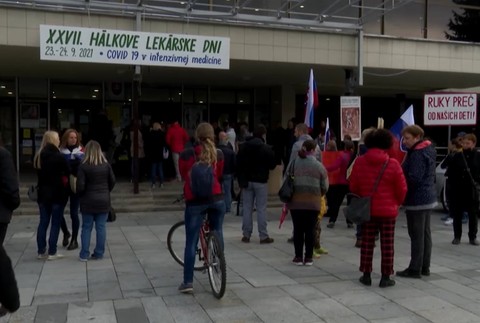 Protestujúci v čadci