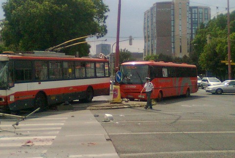 nehoda Bajkalská Trnavská trolejbus autobus