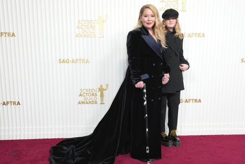 Christina Applegate s dcérou na SAG Awards 2023