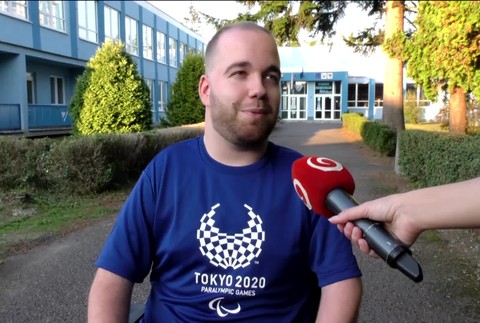 [multi] Keď sa narodil, hýbal iba hlavou 5169