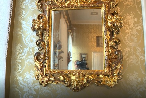 Zlaté zrkadlo v prezidentskom paláci