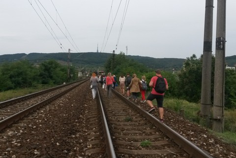 Porucha rušňa pred stanicou Bratislava-Vinohrady 