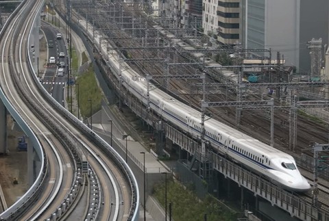 Vlak v Japonsku odišiel skôr o 25 sekúnd 