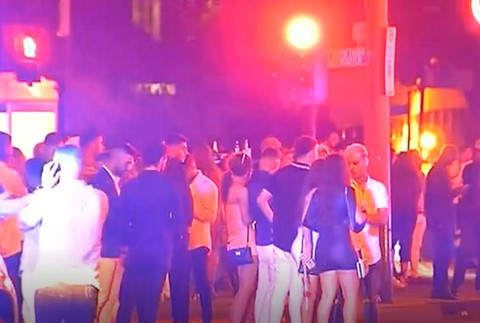 Streľba pred austrálskym nočným klubom 