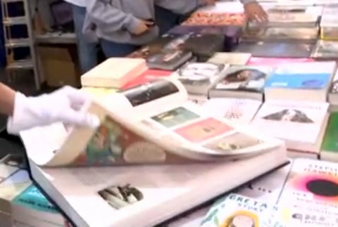 Aj v čase internetu ostávajú ľudia verní knihám. Svedčí o tom aj každoročný knižný veľtrh