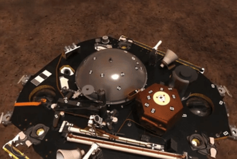 Sonda InSight po pristáti na Marse, otvorila panely