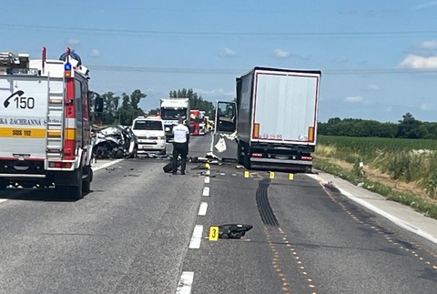 Nehoda auta s kamiónom