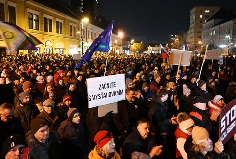 protest08_10_1_2025099890