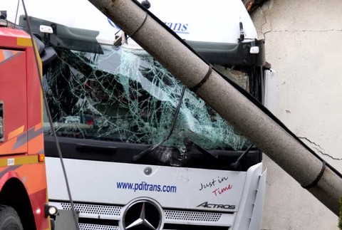 [multi] kamion nehoda 5374